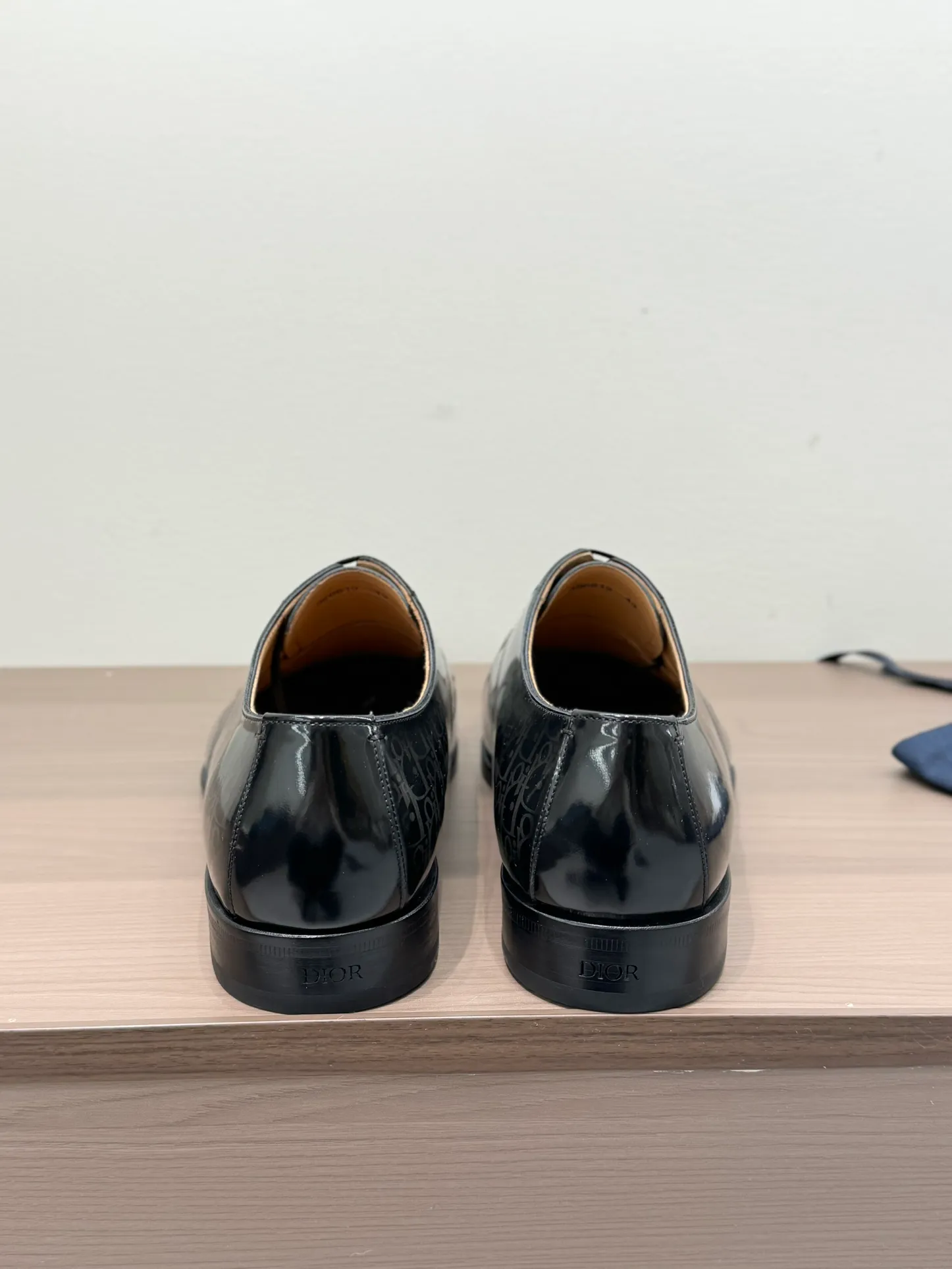 [Dior Dior] Top P: 960💰 Standard code 39-44 (38.45.46 custom-made, non-returnable and non-exchangeable) Dior Dior's latest high-end men's boutique casual leather shoes, imported cowhide upper, water-dyed cowhide lining, imported genuine leather outsole, perfect details, standard code 39-44 (38.45.46 custom-made, non-refundable and non-exchangeable),
